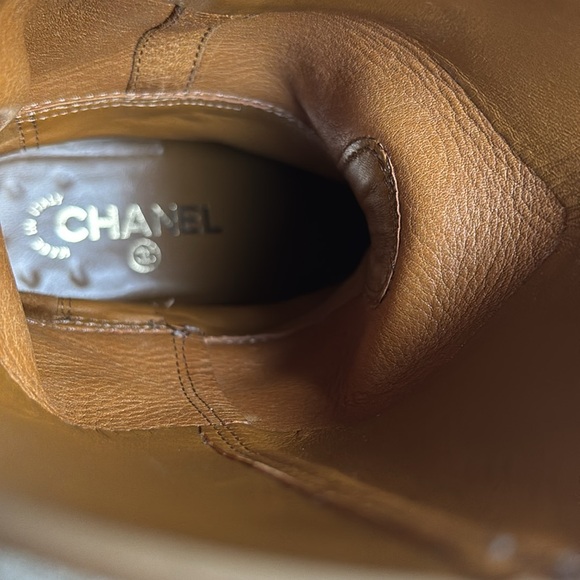 Chanel women’s great condition 100% authentic Tan Suede Boots size 37.5 - Picture 9 of 10
